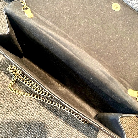 Womens Ashley Stewart Versatile Quilted Clutch - Picture 9 of 10